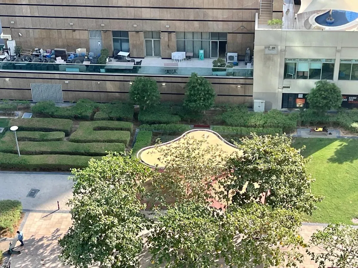 Cosmos Living Spacious With Balcony Gcv1 Dubai Apartment